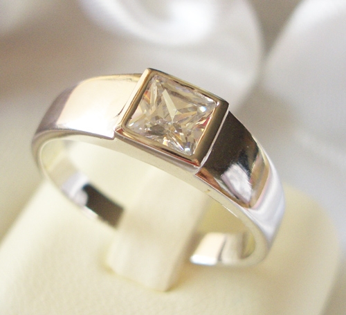 แหวนสำหรับหนุ่มอีกวงคะ อันนี้ก็เท่ห์ไม่เบาคะ รหัส BR014-MD