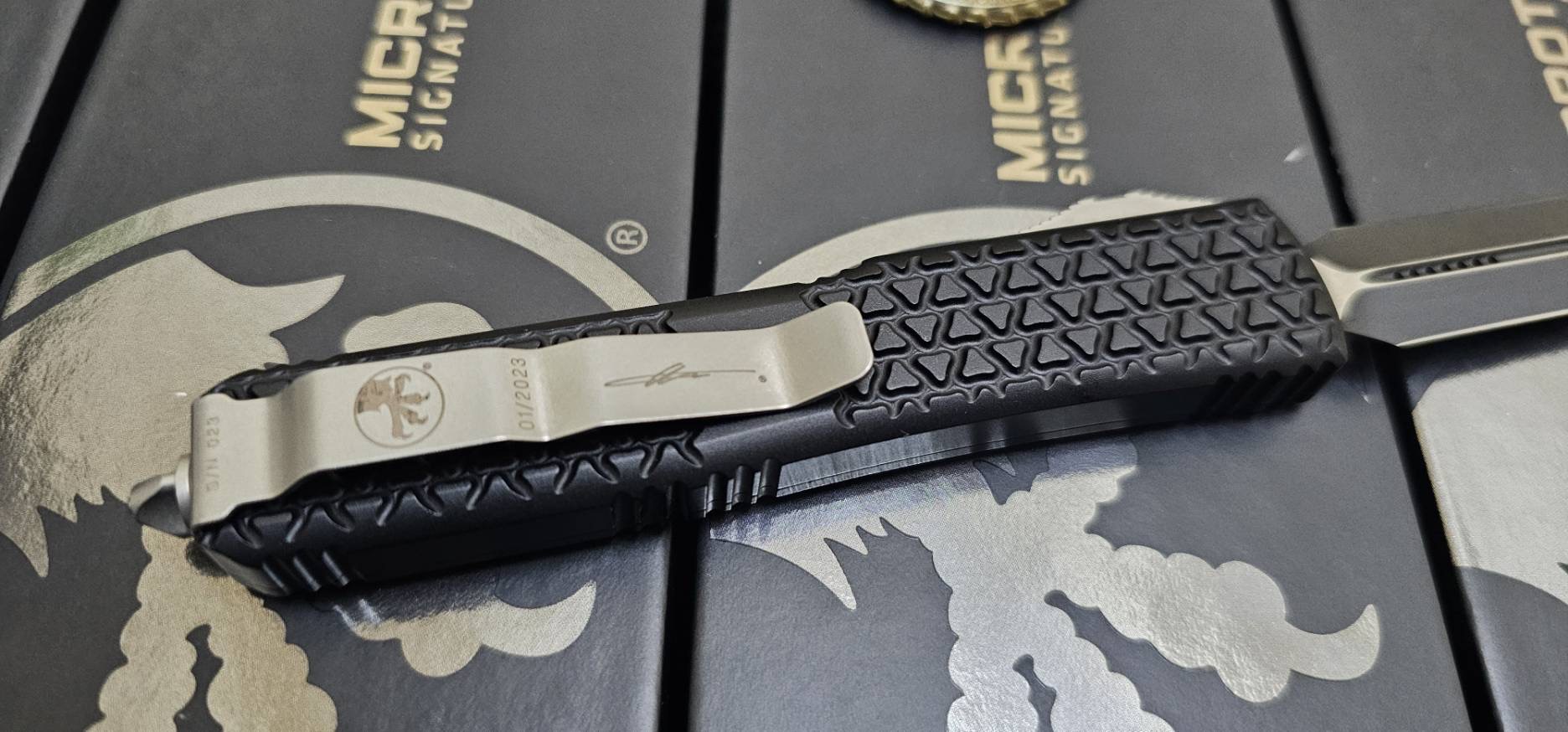 MICROTECH TRI-GRIP ULTRATECH "EKNIVES EKCLUSIVE" BLASTED HARDWARE OTF KNIFE 3.4" BLACK DAGGER