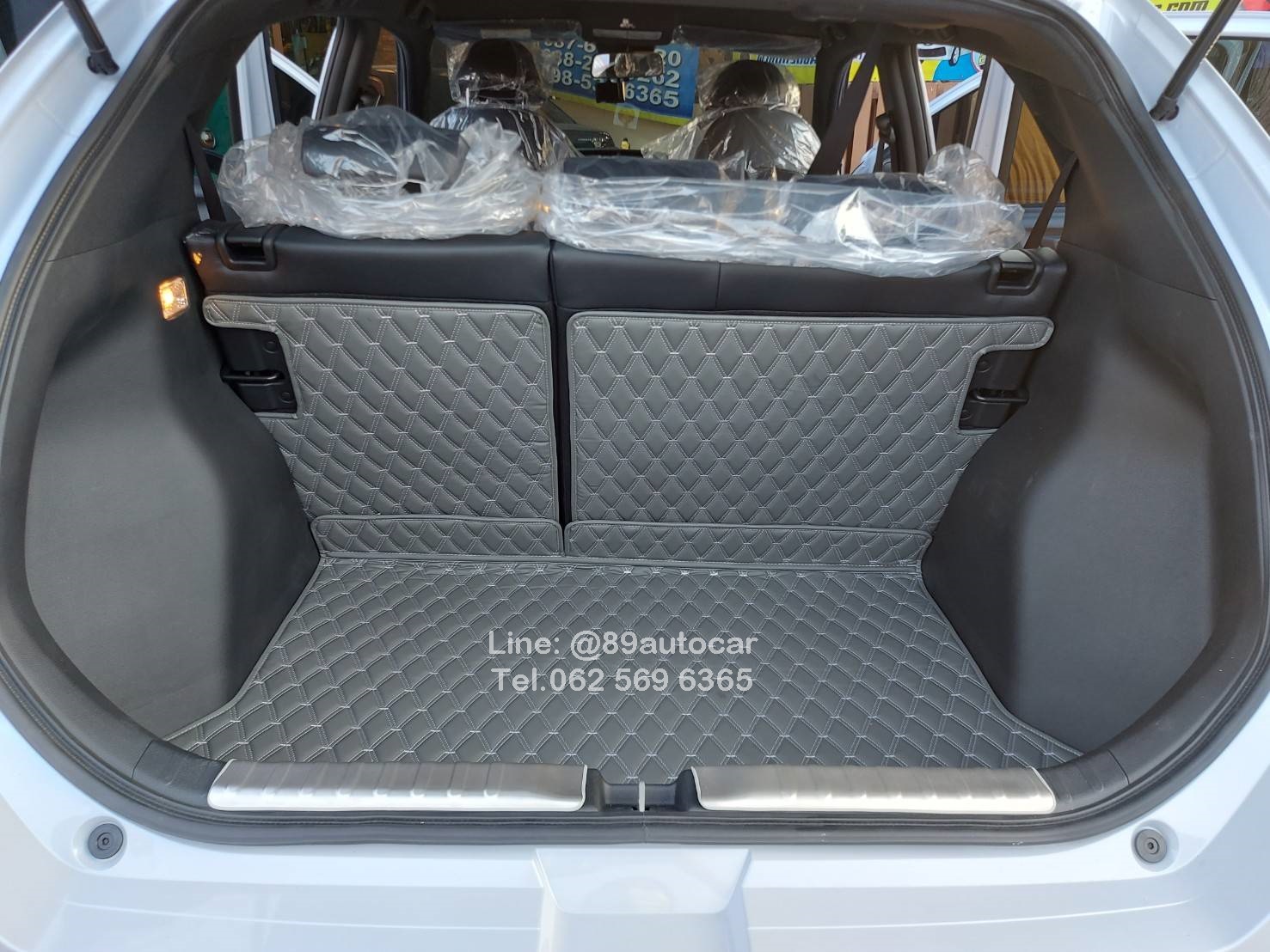 พรมปูพื้นรถยนต์ Honda WR-V 2023 ปูพรมVVIP สีเทาด้ายเทา เต็มคัน