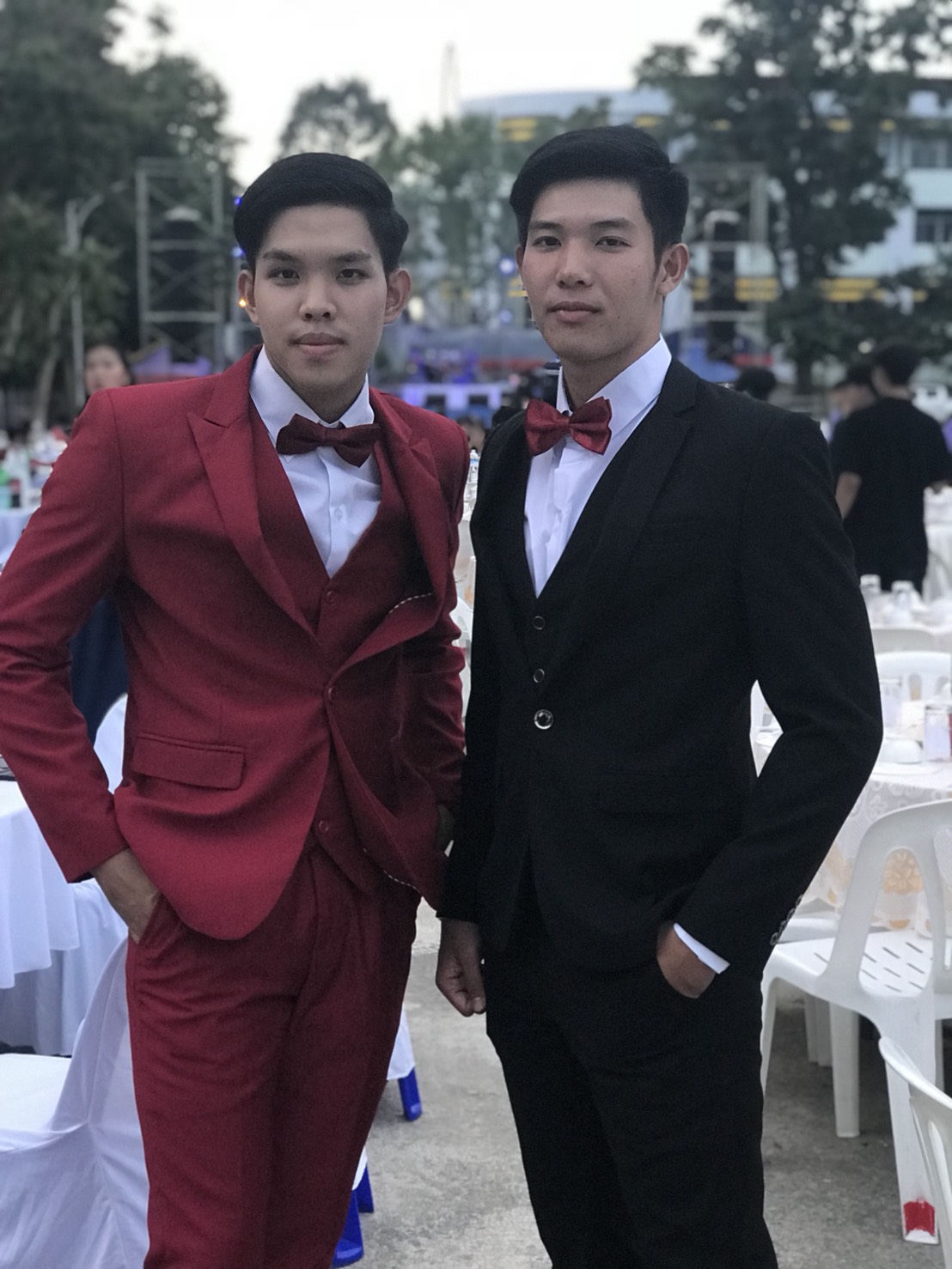 พร้อมเช่า ชุดสูทชาย สีไวน์แดง เข้ารูป พร้อมเสื้อกั๊ก