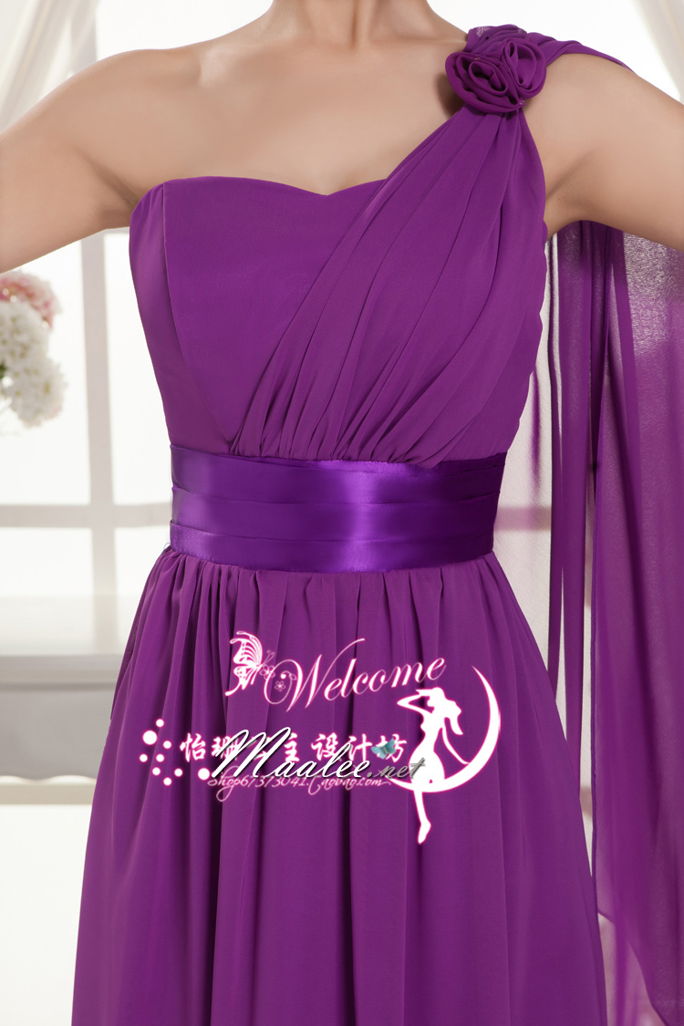 พร้อมเช่า ชุดราตรียาว เกาะอก ไหล่เดียว สี ม่วงเข้ม