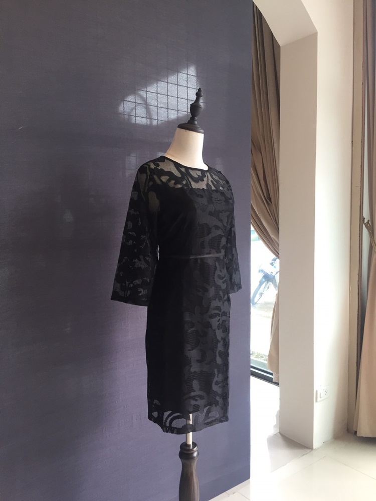 พร้อมส่ง ชุดเดรส/ชุดออกงาน ผ้าเกาหลี ผ้าโปร่งปักแขนยาวลายดอกไม้ สีดำ (ซิปหลัง) L ,4XL