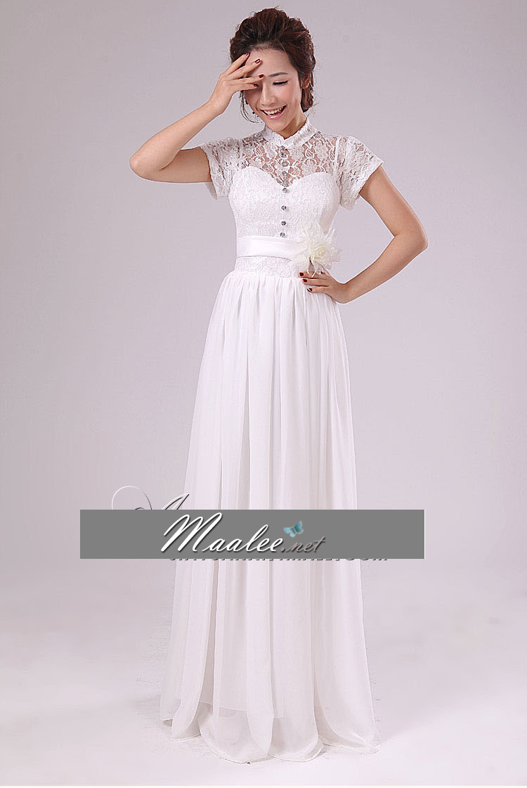 พร้อมเช่า ชุดราตรียาว ลูกไม้หวาน แขนสั้น แต่งเอวดอกไม้ กระโปรงผ้าชีฟอง สีขาว