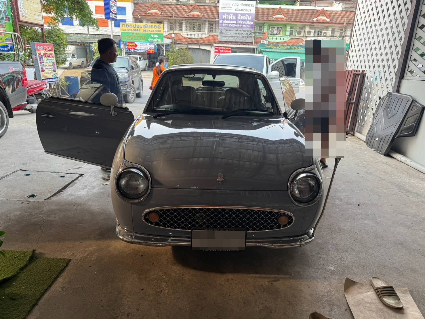 พรมกระดุมเล็ก PVC แท้ สีครีม ปูในรถ Nissan Figaro