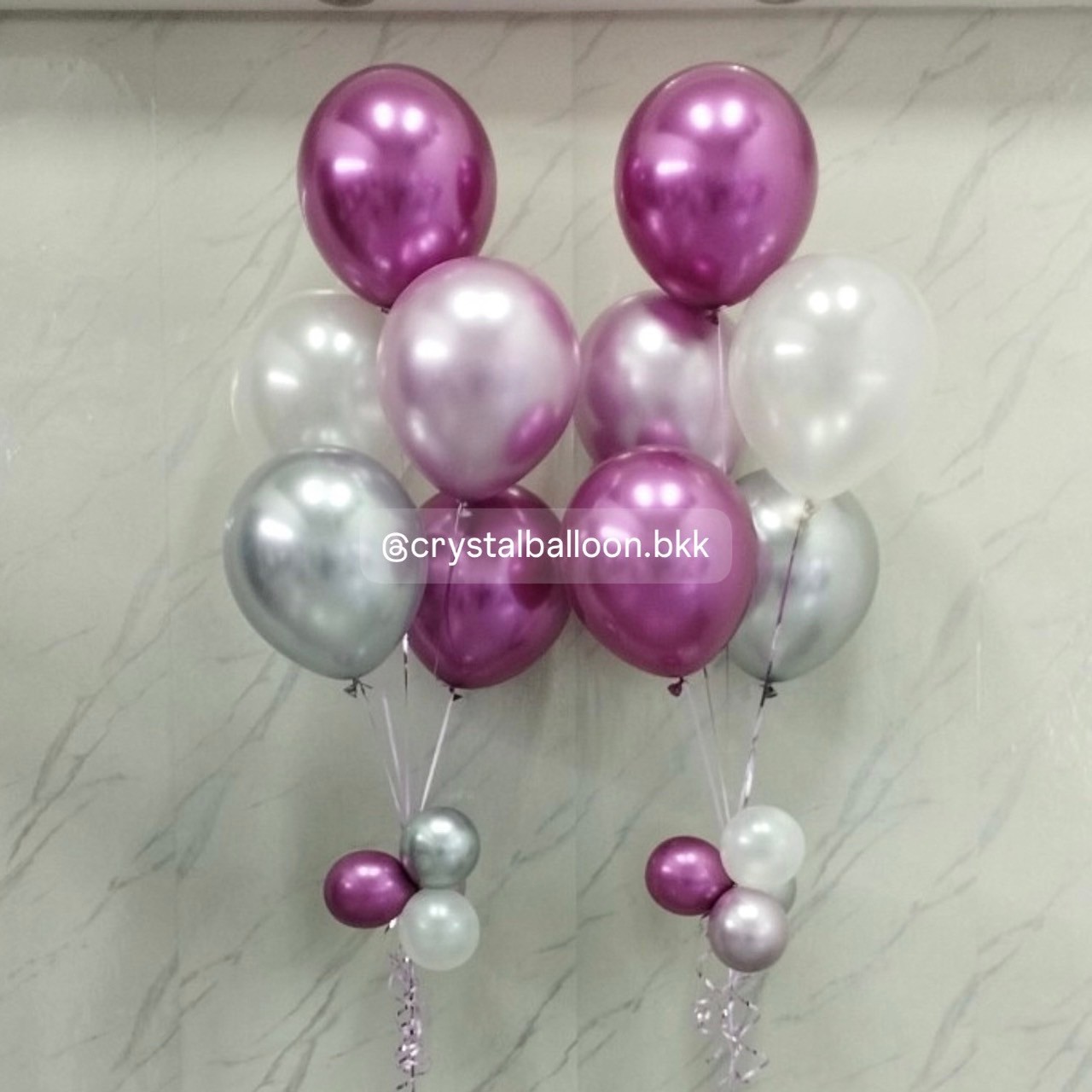 ลูกโป่ง แสดงความยินดี สีโครเมี่ยม ช่อ 5 ลูก 2 ช่อ สีธีมม่วง-เงิน พร้อมตกแต่ง สามารถเปลี่ยนสีลูกโป่งได้