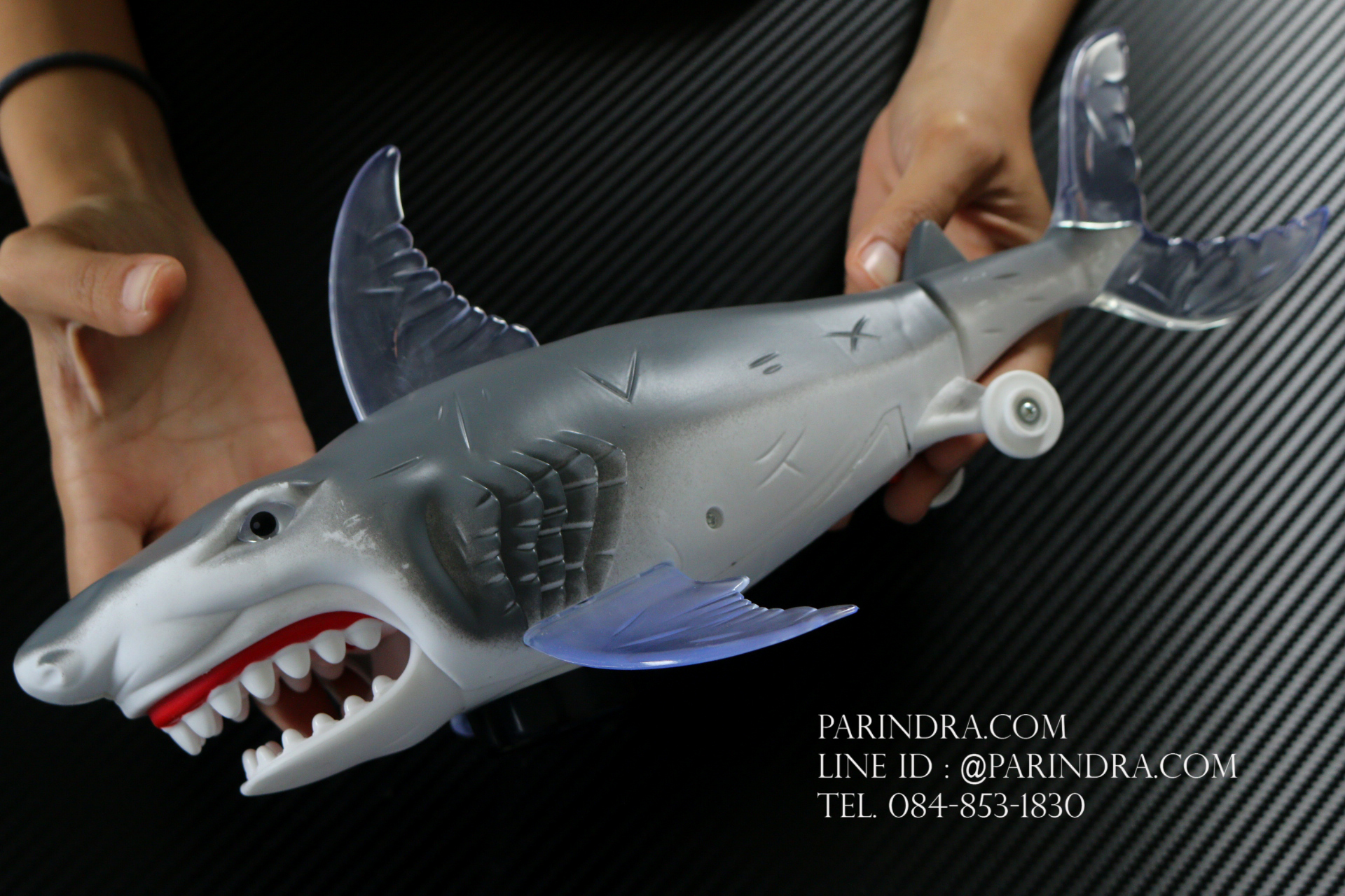 ชุดของเล่น โมเดลปลาฉลาม Crazy Shark Deep Sea วิ่งได้ มีเสียง มีไฟ หลังไม่มีลาย