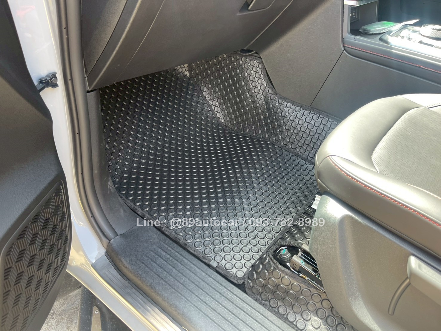 พรมกระดุมปูพื้นรถ JAC T9 สีดำขอบดำ เต็มคัน