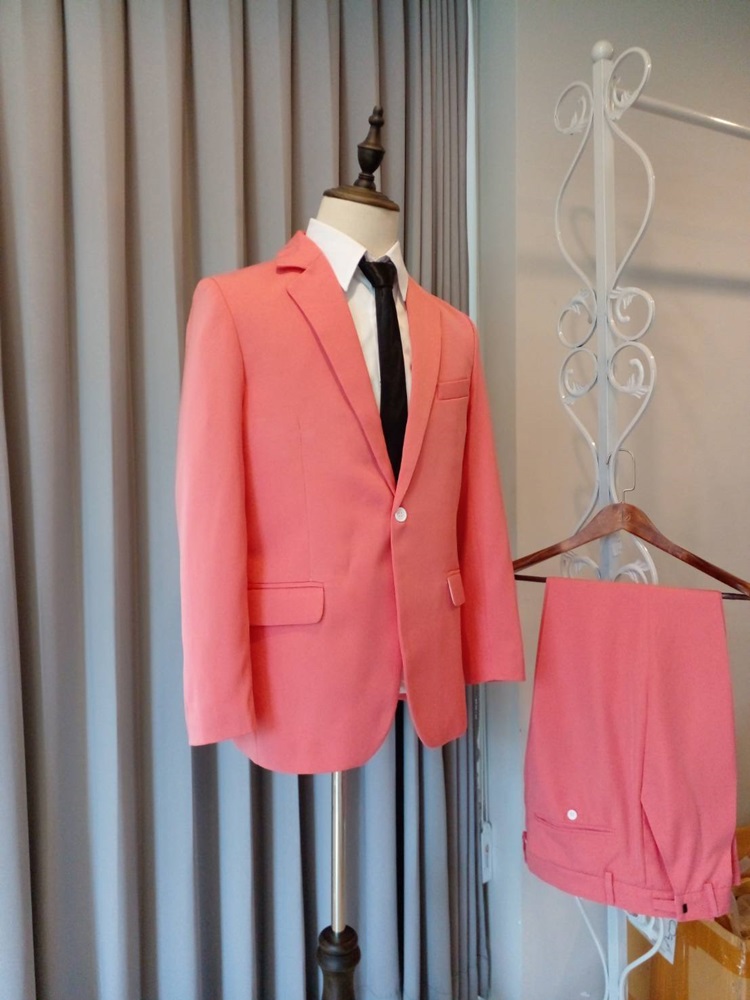 พร้อมเช่า ชุดสูทชาย สูทสีชมพูอมส้ม Coral Pink (ไม่มีเสื้อกั๊ก)
