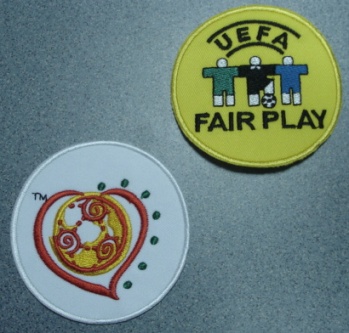 อาร์มสัญลักษณ์ฟุตบอล การแข่งขันฟุตบอลยูโร - EURO 2004 และ FAIR PLAY PLAYER SIZE ใหม่ / EURO International Football Tournament PLAYER SIZE Football Patch/Badge - EURO 2004 and FAIR PLAY NEW