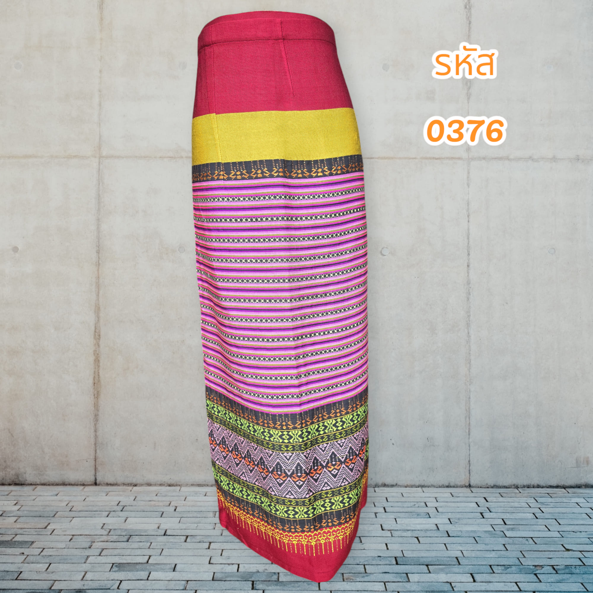 ผ้าถุงสำเร็จรูปแบบป้ายเย็บติดตะขอ (อัดผ้ากาว)0376
