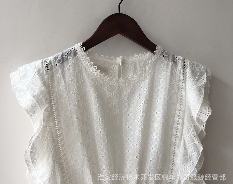 เสื้อแขนกุดผ้าลูกไม้แต่งแขนระบาย