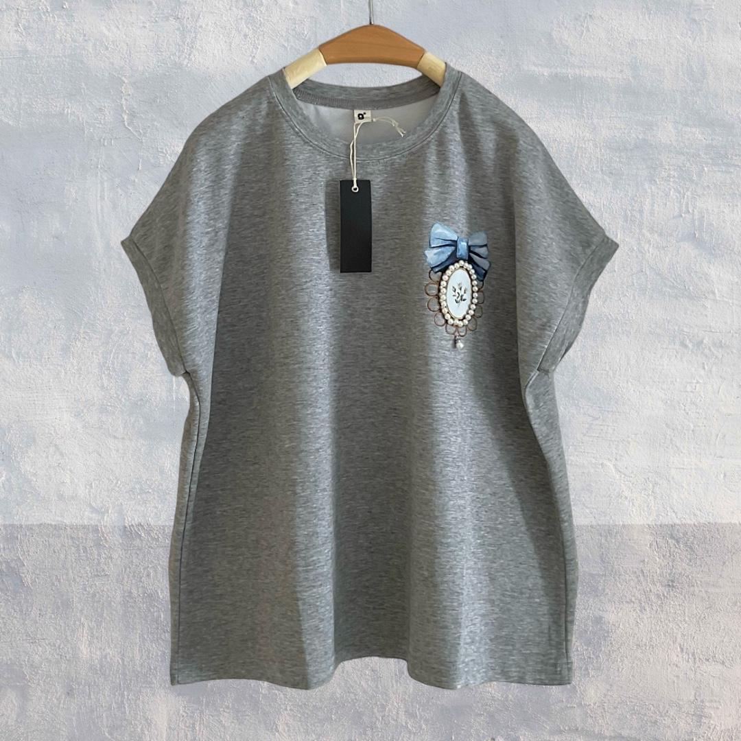 เสื้อยืดลายพิมพ์แต่งปักมุก 9am