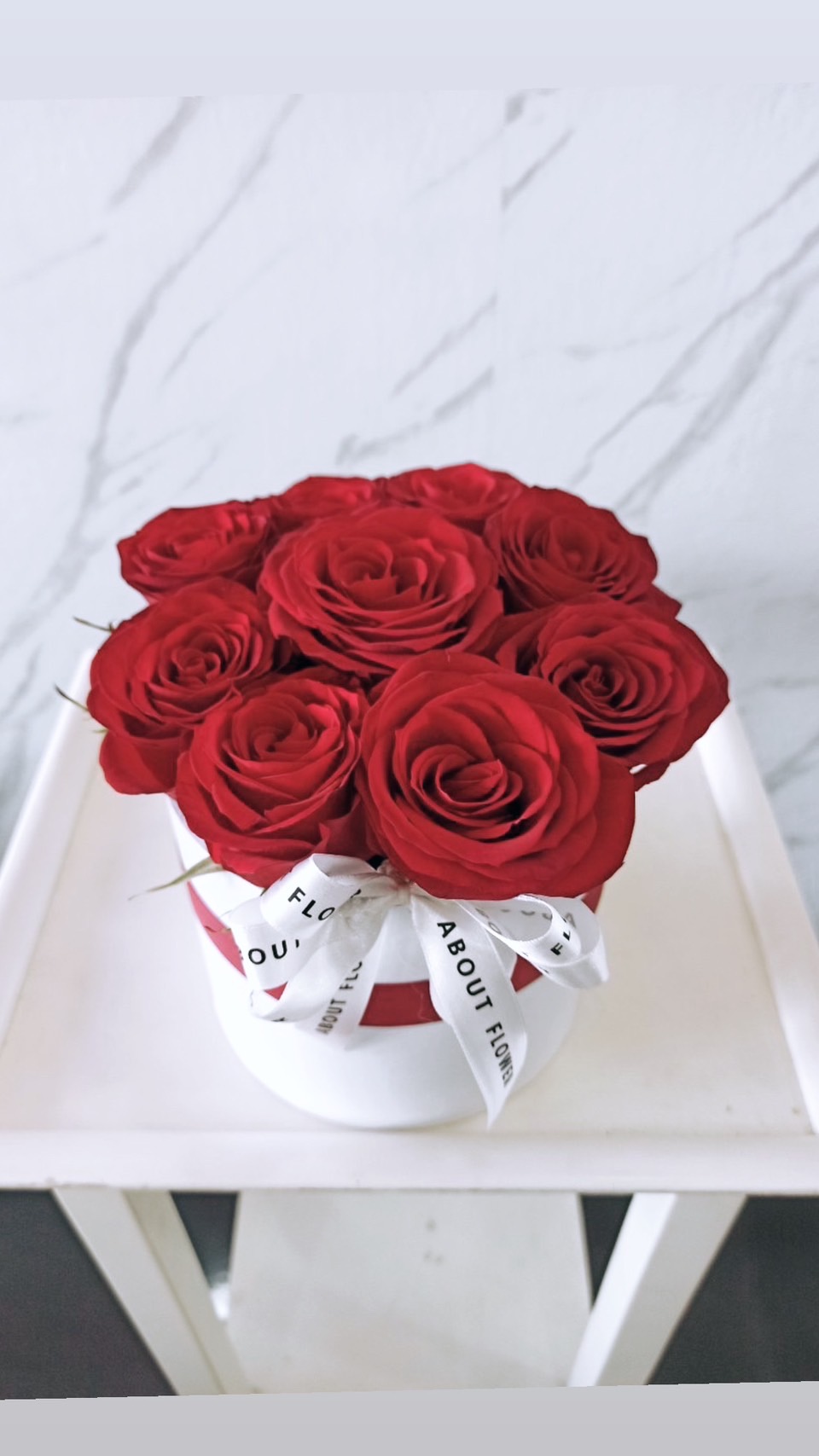 Flower Box Size S กล่องดอกไม้สด ดอกกุหลาบจีน คัดเกรด 8-10 ดอก / คละขนาด พร้อมตกแต่ง