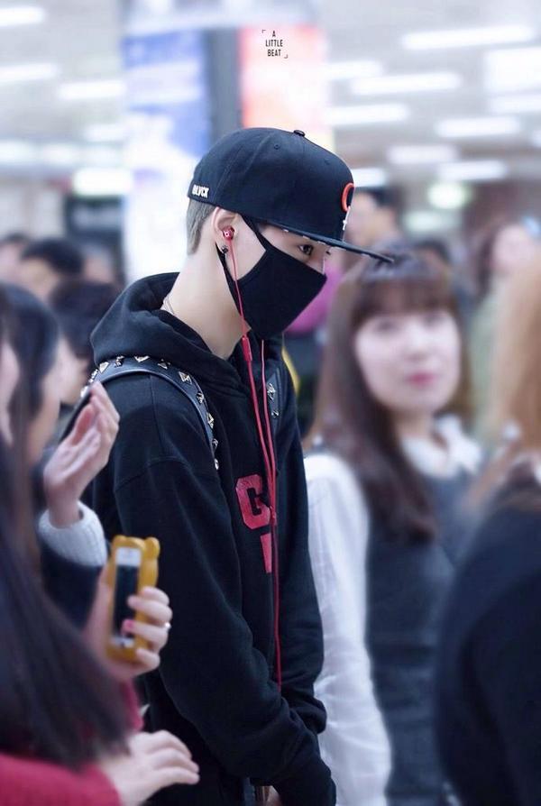 เสื้อฮู้ด GOT7 โลโก้แดง แบบ Jackson