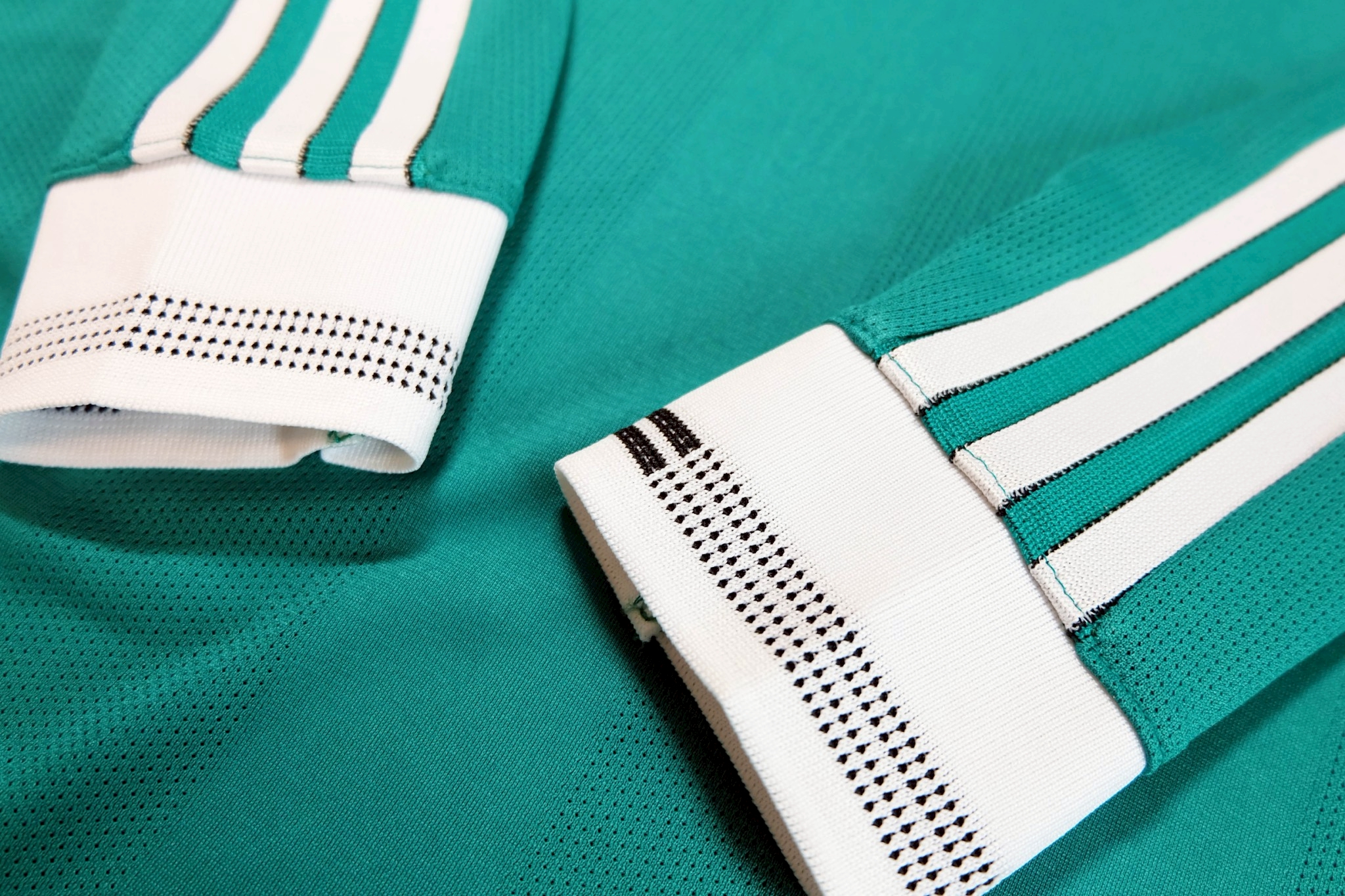 Liverpool 2025/26Green Third Long sleeve Player Grade Jersey เสื้อลิเวอร์พูลแขนยาว เขียว เกรดนักเตะ ฤดูกาลใหม่