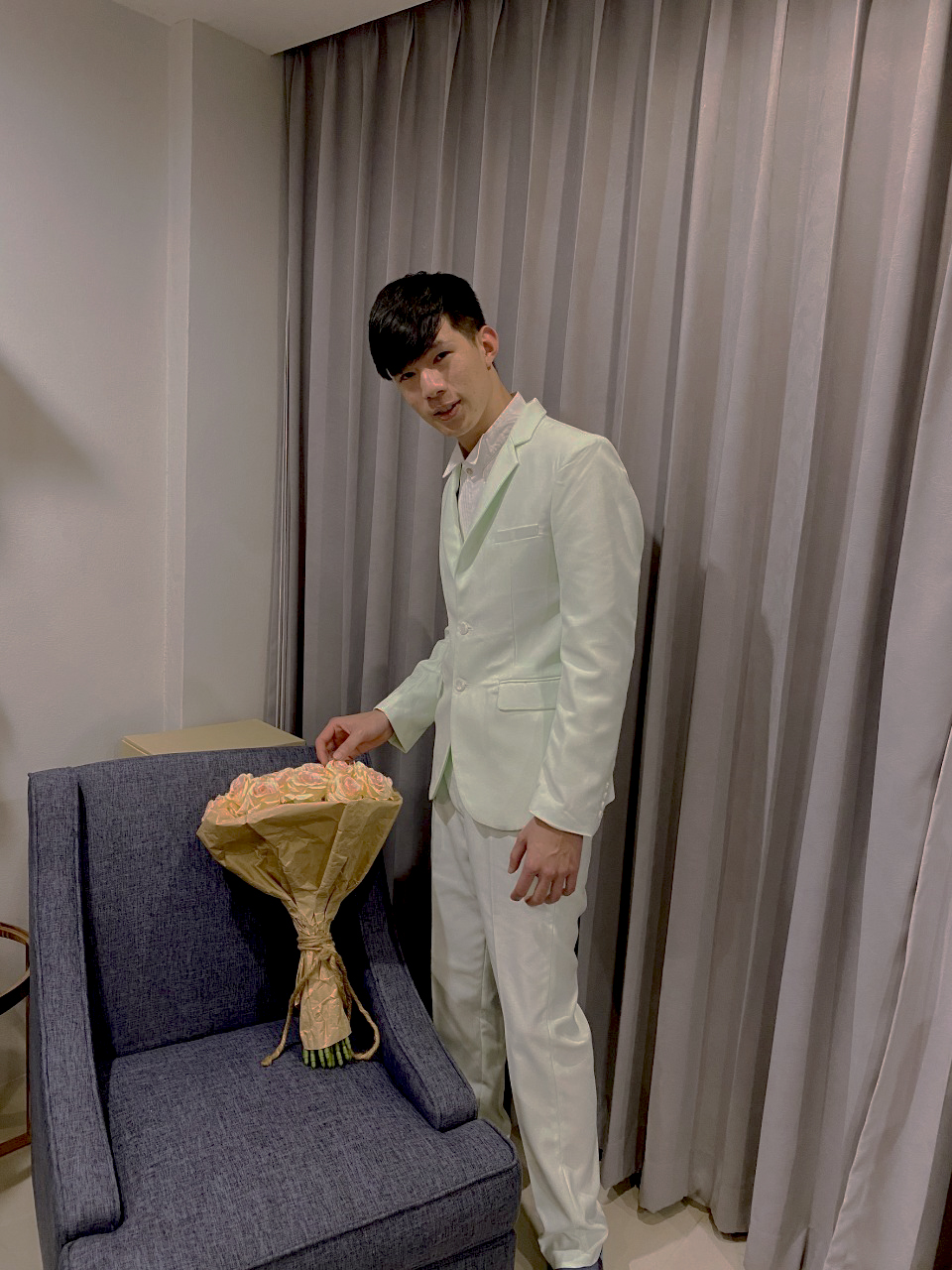 พร้อมเช่า ชุดสูทชาย สีเขียวมินท์ พาสเทล