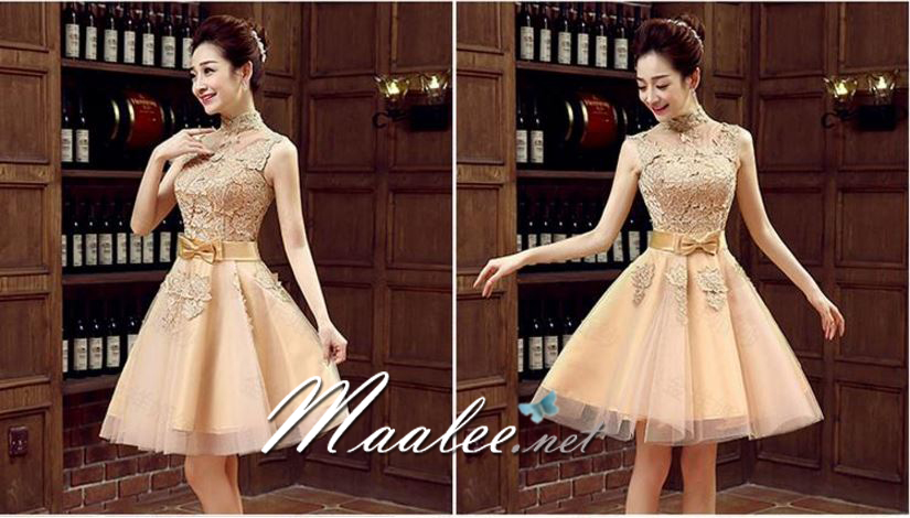 พร้อมเช่า ชุดราตรีสั้น หุ้มคอทรงคอจีน แขนกุด แต่งลูกไม้กระโปรงตาข่าย เพิ่มโบว์ช่วงเอว สวยหรู สีทอง (ซิปหลัง)