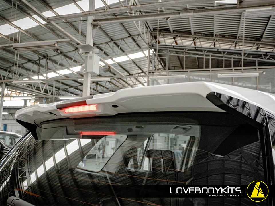 ชุดแต่ง VICTOR V1 : EVEREST 2023