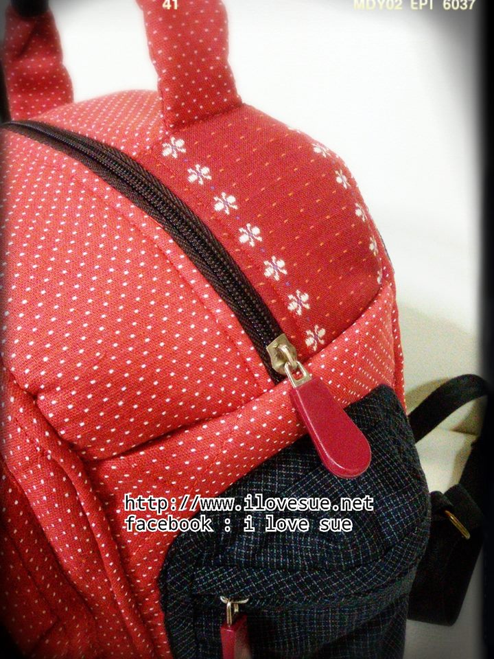 กระเป๋าเป้ Old School Backpack โทนแดง - สั่งทำค่ะ
