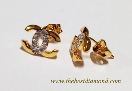 BE316+++ต่างหูชาแนล+++แบบสุดฮิต งานสวย หรู ดูดี design เพชรอยู่ตรงกลางตัว C เก๋ เท่ห์