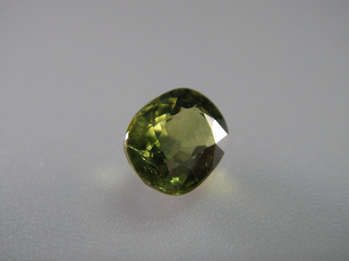 มรกต(เขียวส่อง)(Green Sapphire) ดิบ unheated ไม่เผา หายากเนื้อธรรมชาติ สีสวย ความสะอาด IF-VVS ขนาด 6.05x7.3x4.20 mm. น้ำหนัก 1.75ct. ราคาโทรถาม
