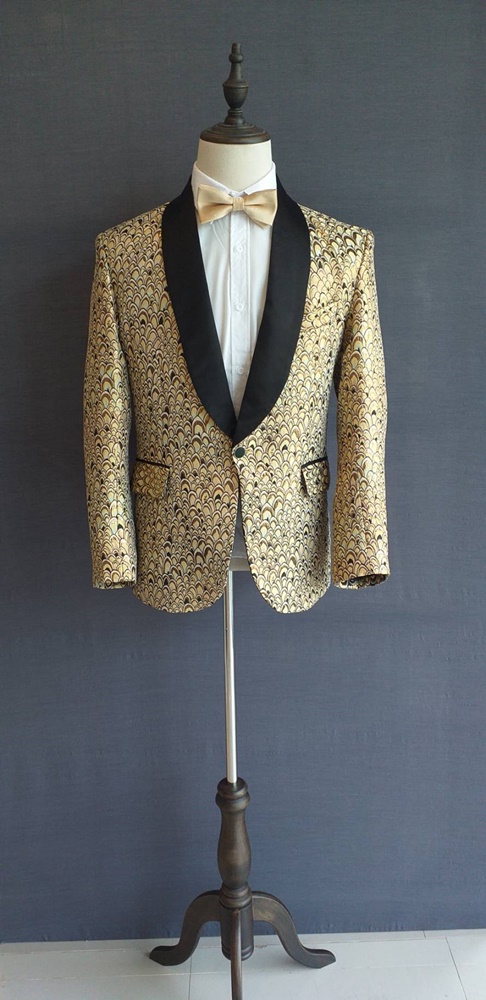 พร้อมเช่า ชุดสูท เสื้อสูทชาย สีทอง ปกทักซิโด้ ทอลาย3มิติ กับกางเกงสีดำ