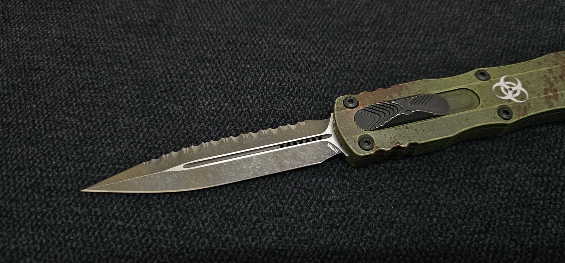 Microtech Dirac Delta D/E Full Serrated Outbreak Deep Engraved Signature Series