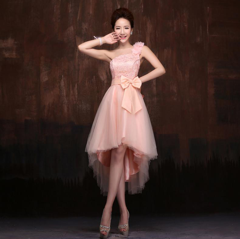 พร้อมเช่า ชุดราตรีสั้น สีโอโรส ไหล่เฉียง แต่งลูกไม้ กระโปรงหน้าสั้นหลังยาว ชุดเพื่อนเจ้าสาว Pink-004C