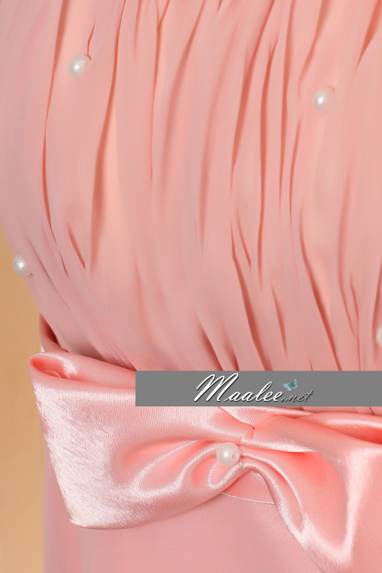 พร้อมเช่า ชุดราตรีสั้น แบบเรียบร้อย แขนสั้น จับเดรปหน้าอก ปักมุก แต่งโบว์ที่เอว สีครีม