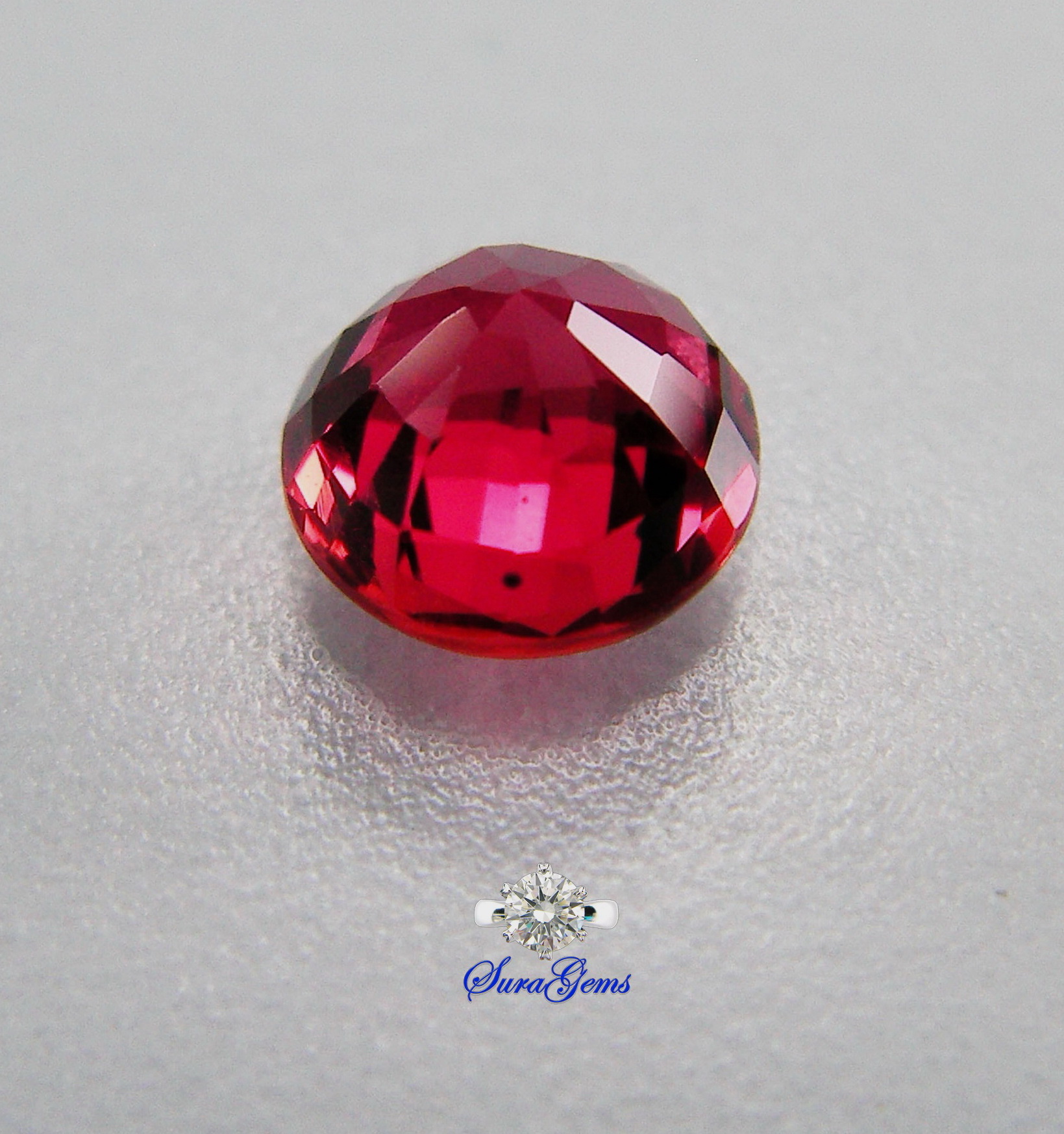 ซองเจีย(Songea Sapphire)พลอยตระกูล sapphire เป็นพลอยเนื้อแข็ง ที่มีความสวยงาม จากประเทศแทนซาเนีย ความสะอาด IF-VVS ขนาด 6x3.8 mm.น้ำหนัก 1.25 ct.