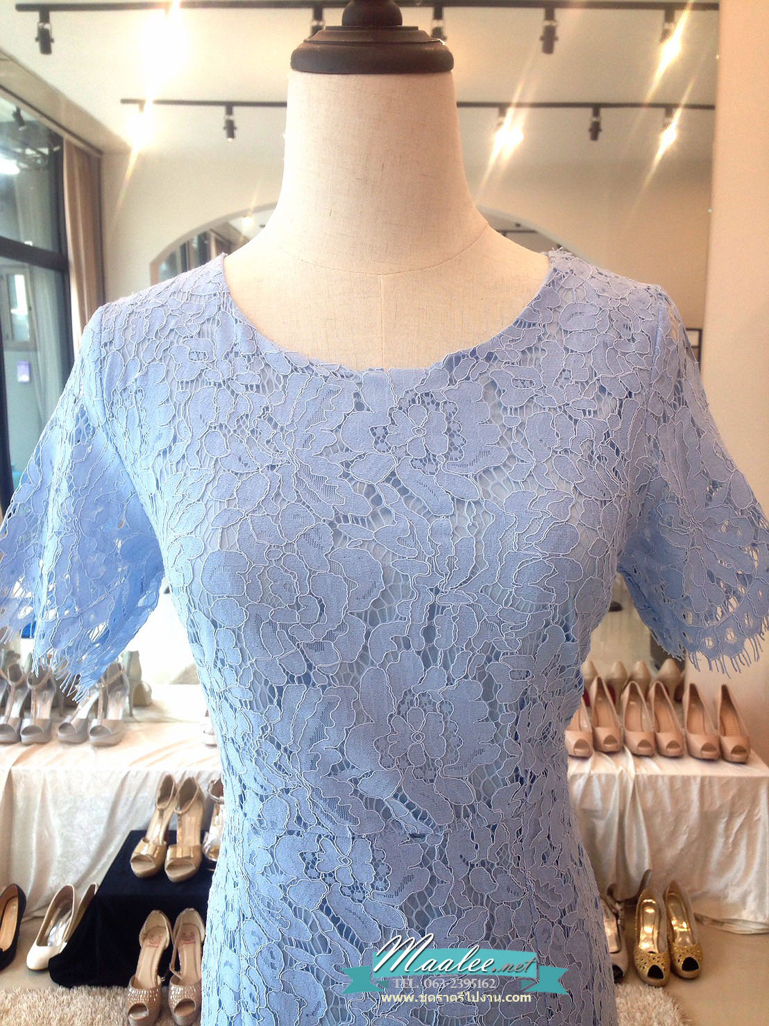 พร้อมส่ง ชุดเดรส สีฟ้า ลูกไม้อย่างดีทั้งตัว ซับในทั้งตัว กระโปรงคลุมเข่า เข้ารูปสวย ผ้ายืดได้เล็กน้อย ใส่สบาย เนื้อผ้าผสม Spandex (ซิปหลัง) ** เหลือเฉพาะไซส์ L **