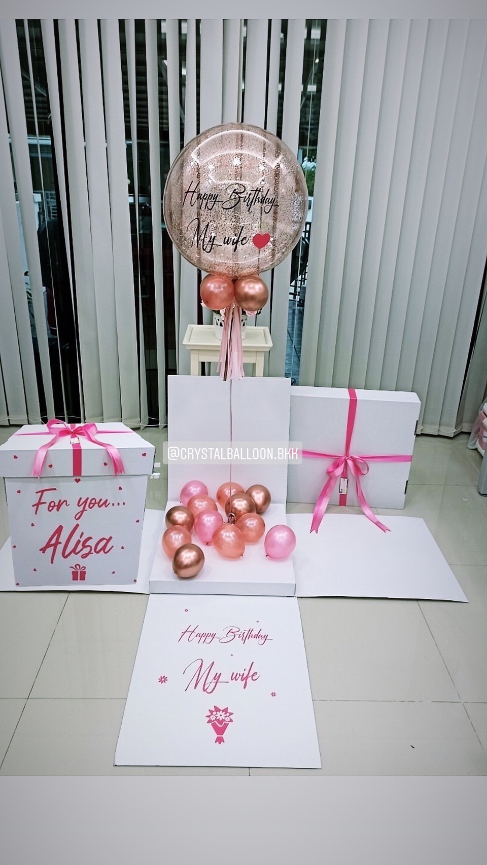 Happy Birthday Surprise Box Bubble ขนาด 24" สีโรสโกล พร้อมตกแต่ง สามารถใส่รูปได้ 4 ใบ สามารถเปลี่ยนสีลูกโป่ง/เปลี่ยนข้อความได้