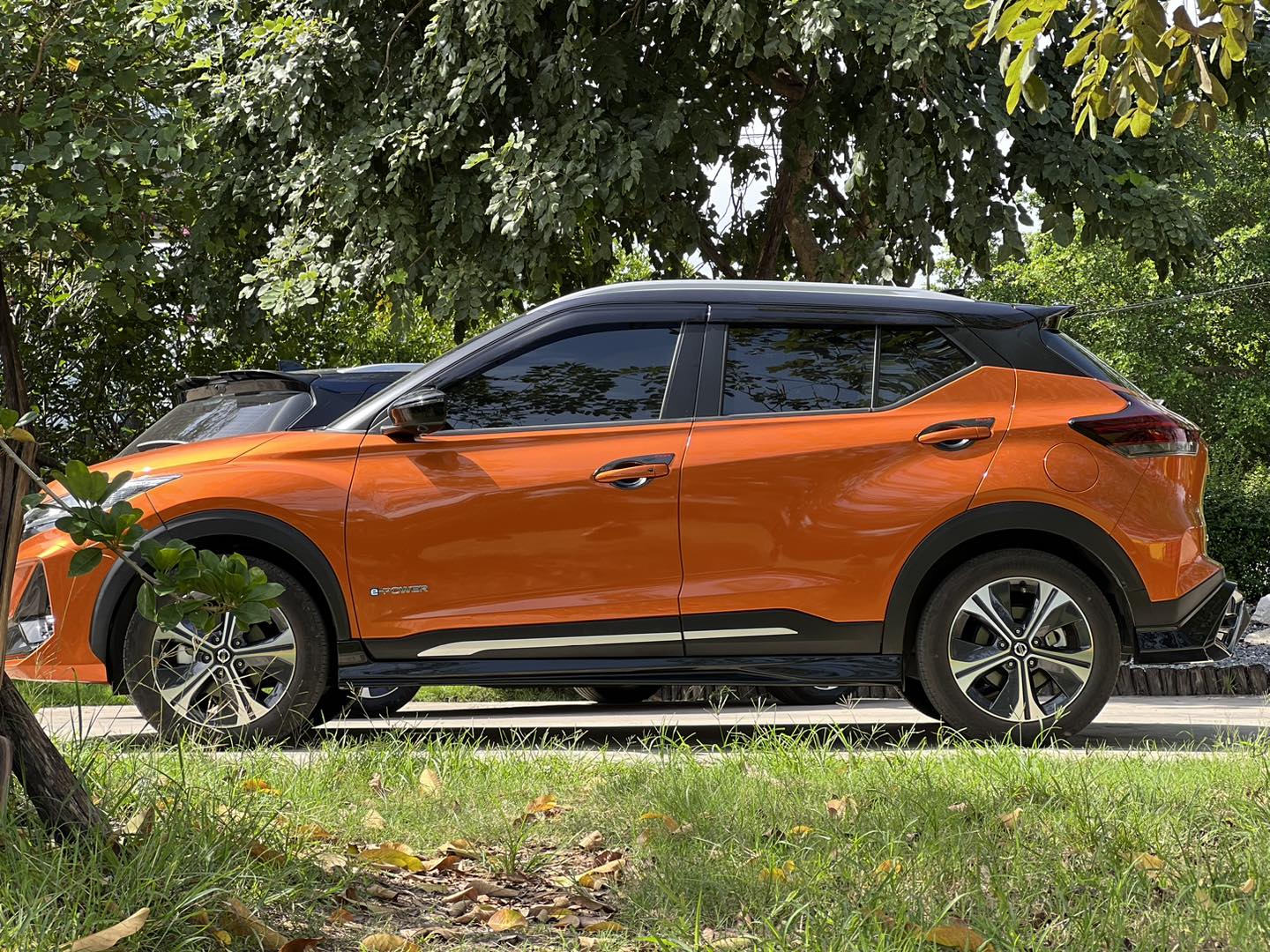 ชุดแต่ง LUM-GA : KICKS