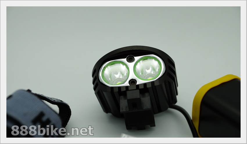 ไฟฉายเอนกประสงค์ ไฟเลด YPD 2 x Cree XM-L U2 LED 4000lm 4-Mode Cool White Bicycle Light