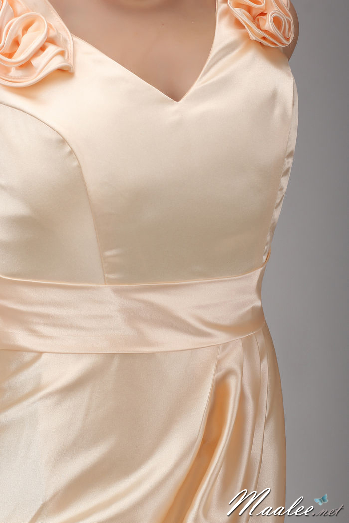 พร้อมส่ง ชุดราตรีสั้น เข้ารูป แต่งดอกไม้ช่วงไหล่ กระโปรงป้ายจับเดรปสวย สีน้ำเงิน