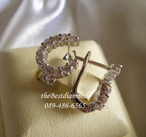 สินค้าหมด BE313RD+++ต่างหูเพชร รูปตัวC+++เก๋สุดๆ เรียบๆดูทันสมัย รูปแบบน่ารักๆ คล้ายๆตัว Cใส่ติดหู ได้เลย ไม่เวอร์ค่ะ แต่ดูดีมีระดับ