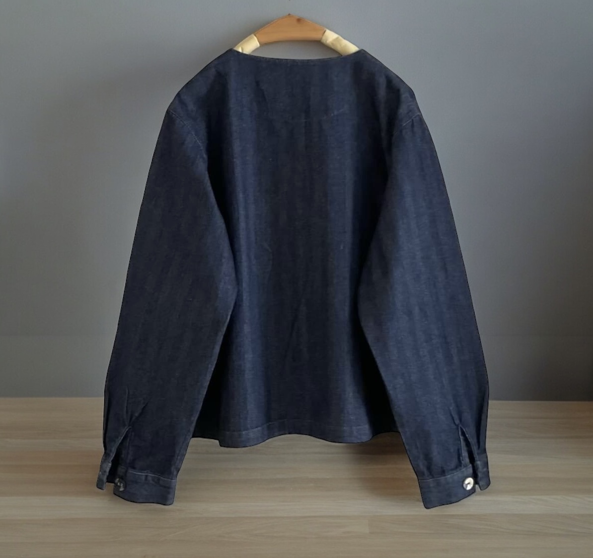 เสื้อ/เสื้อคลุมยีนส์ลายทางแต่งกระเป๋า