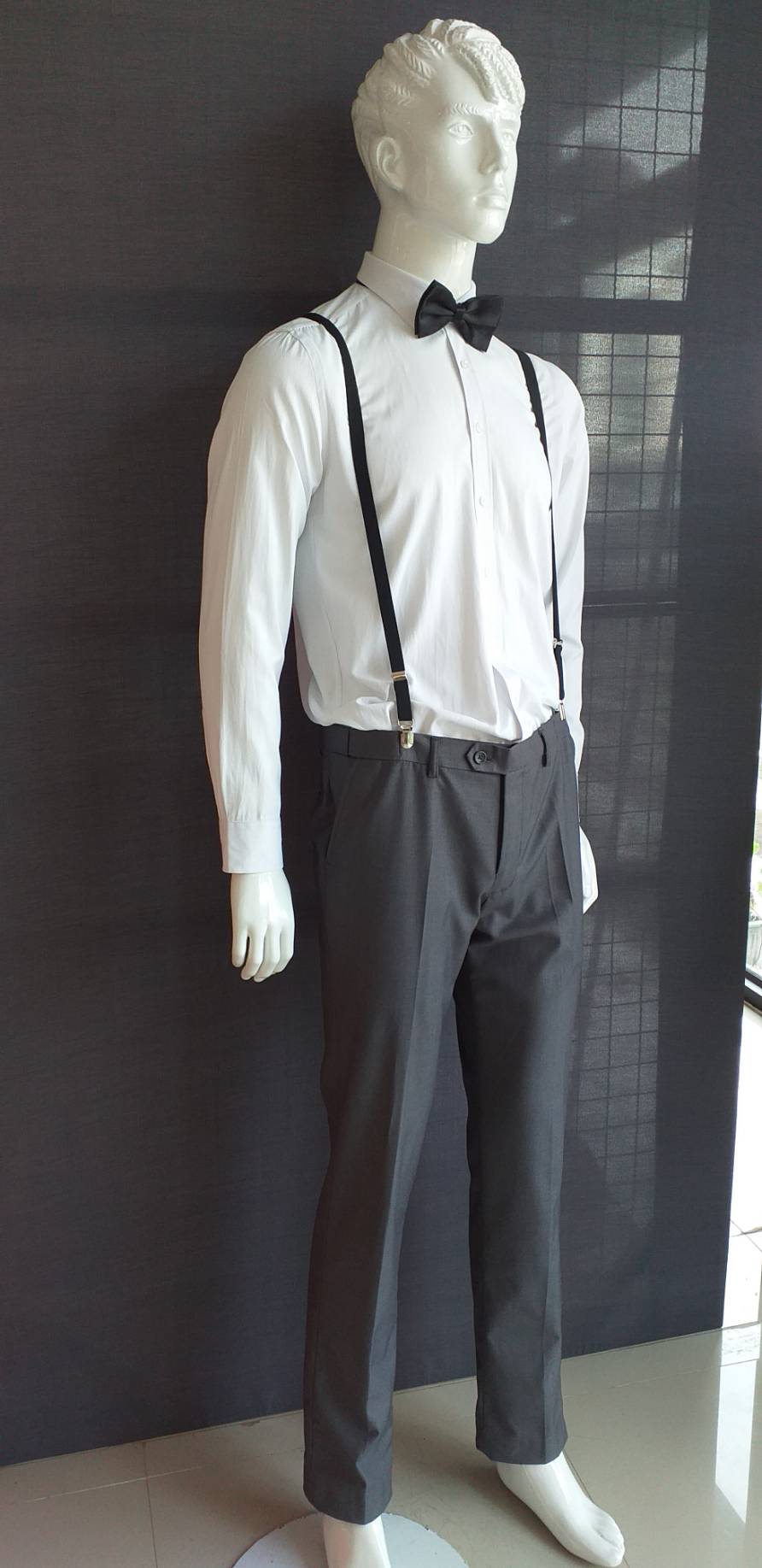 พร้อมเช่า ชุดสูทชาย สีเทาเข้ม เข้ารูป พร้อมเสื้อกั๊ก