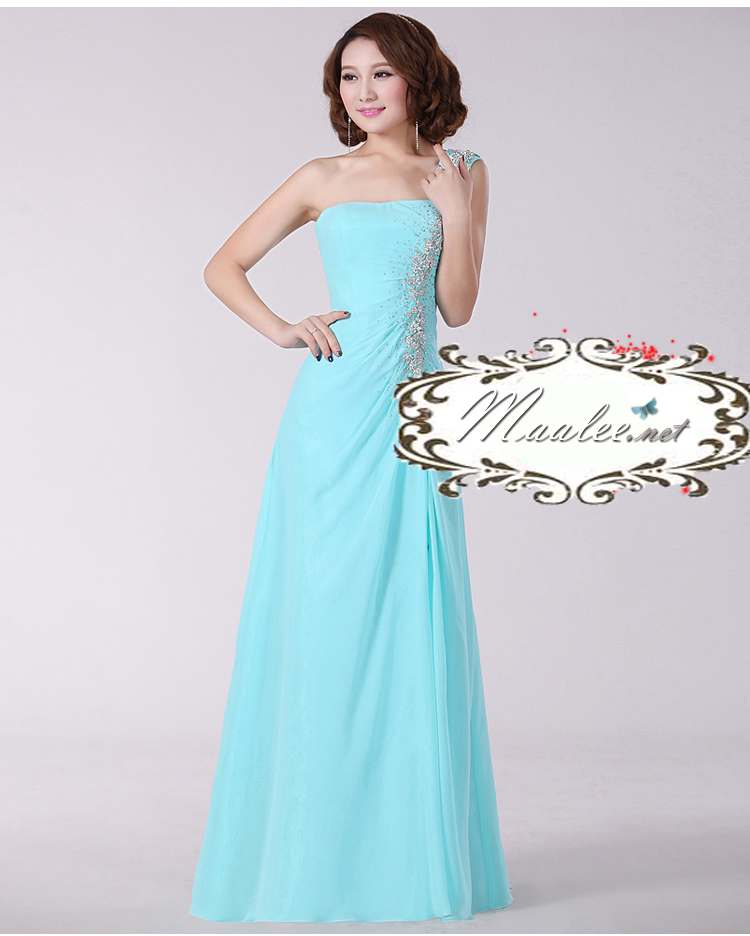 พร้อมเช่า ชุดราตรียาว เกาะอกไหล่เฉียง สีฟ้า ผ้าชีฟองเนื้อนิ่ม ประดับเพชรหรู งานสวย