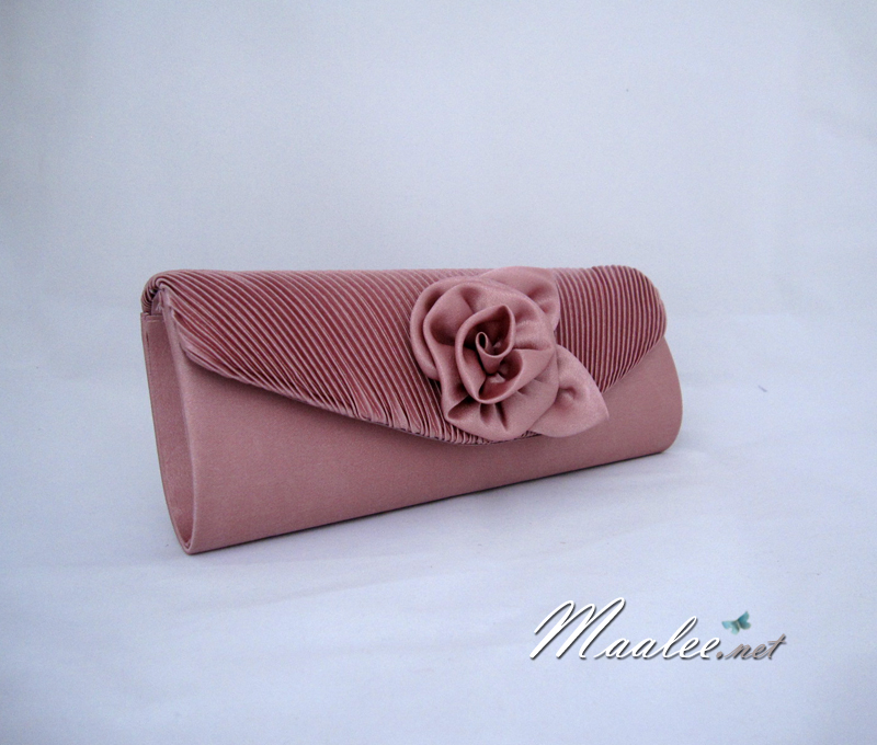 Sale พร้อมส่งEvening Clutch กระเป๋าออกงาน สีชมพูNude ผ้าซาตินอัดพลีต แต่งดอกกุหลาบ