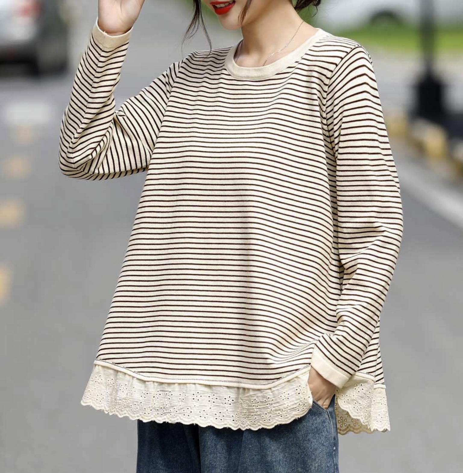 เสื้อยืดไหมพรมลายทางแต่งชายผ้าลูกไม้