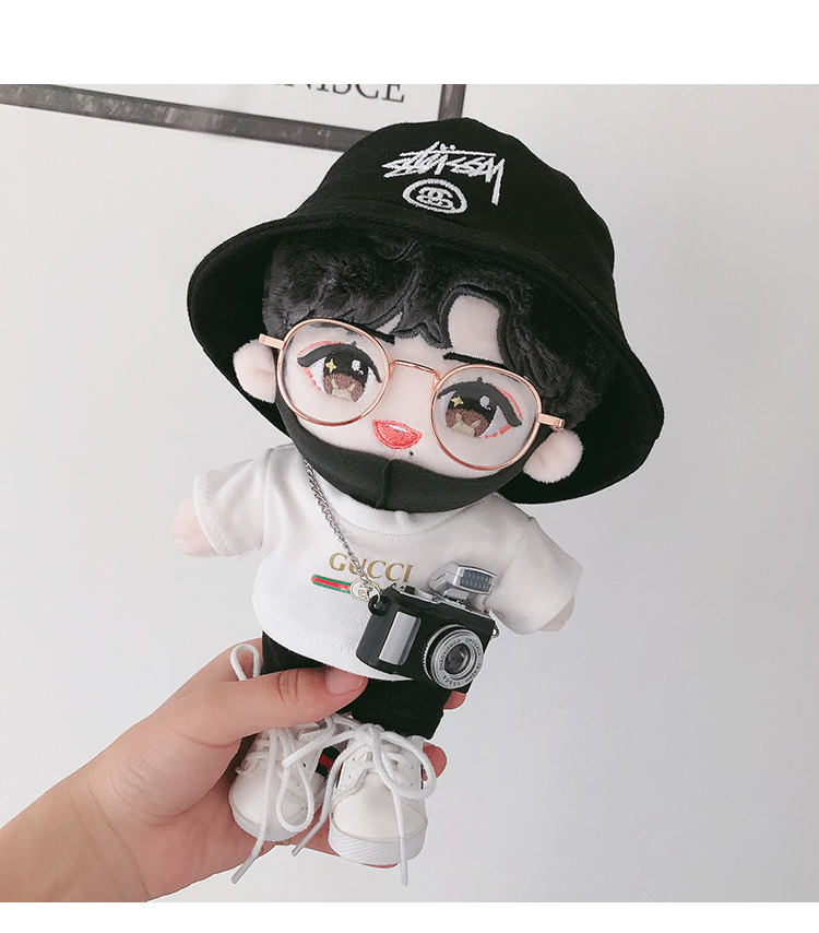 ตุ๊กตาเซียวจ้าน (20 cm.) ชุดเสื้อยืดกุชชี่ แฟชั่นสนามบิน