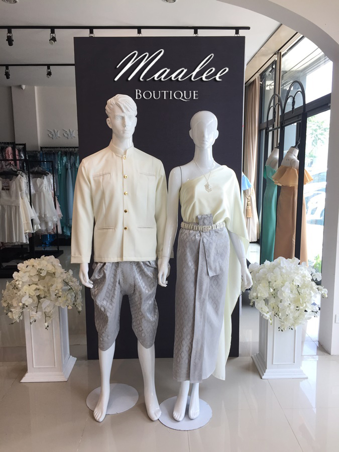 เช่า ชุดไทย ชุดเพื่อนเจ้าสาว ชุดไทยผ้าถุงสีเทาเงิน สไบเรียบ สีงาช้าง