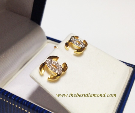 BE316+++ต่างหูชาแนล+++แบบสุดฮิต งานสวย หรู ดูดี design เพชรอยู่ตรงกลางตัว C เก๋ เท่ห์