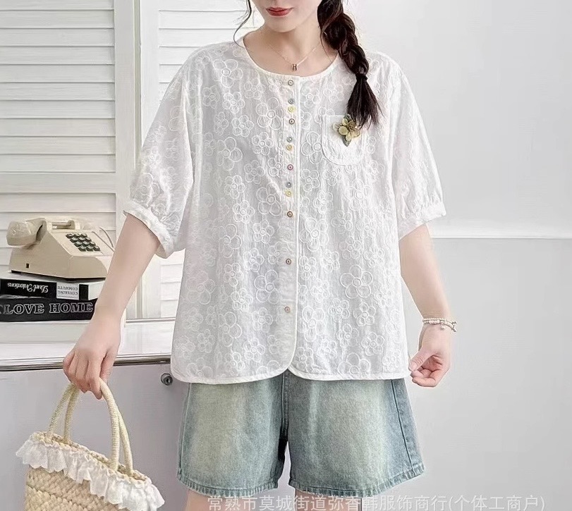 เสื้อผ้าลูกไม้แต่งกระดุมสีแต่งเข็มกลัดดอกไม้