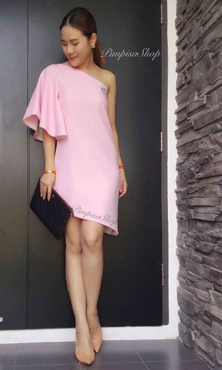 พร้อมส่ง ชุดออกงาน แบบเรียบหรู ปาดไหล่ สีชมพู ใส่ได้ทั้งงานเช้า งานเย็น