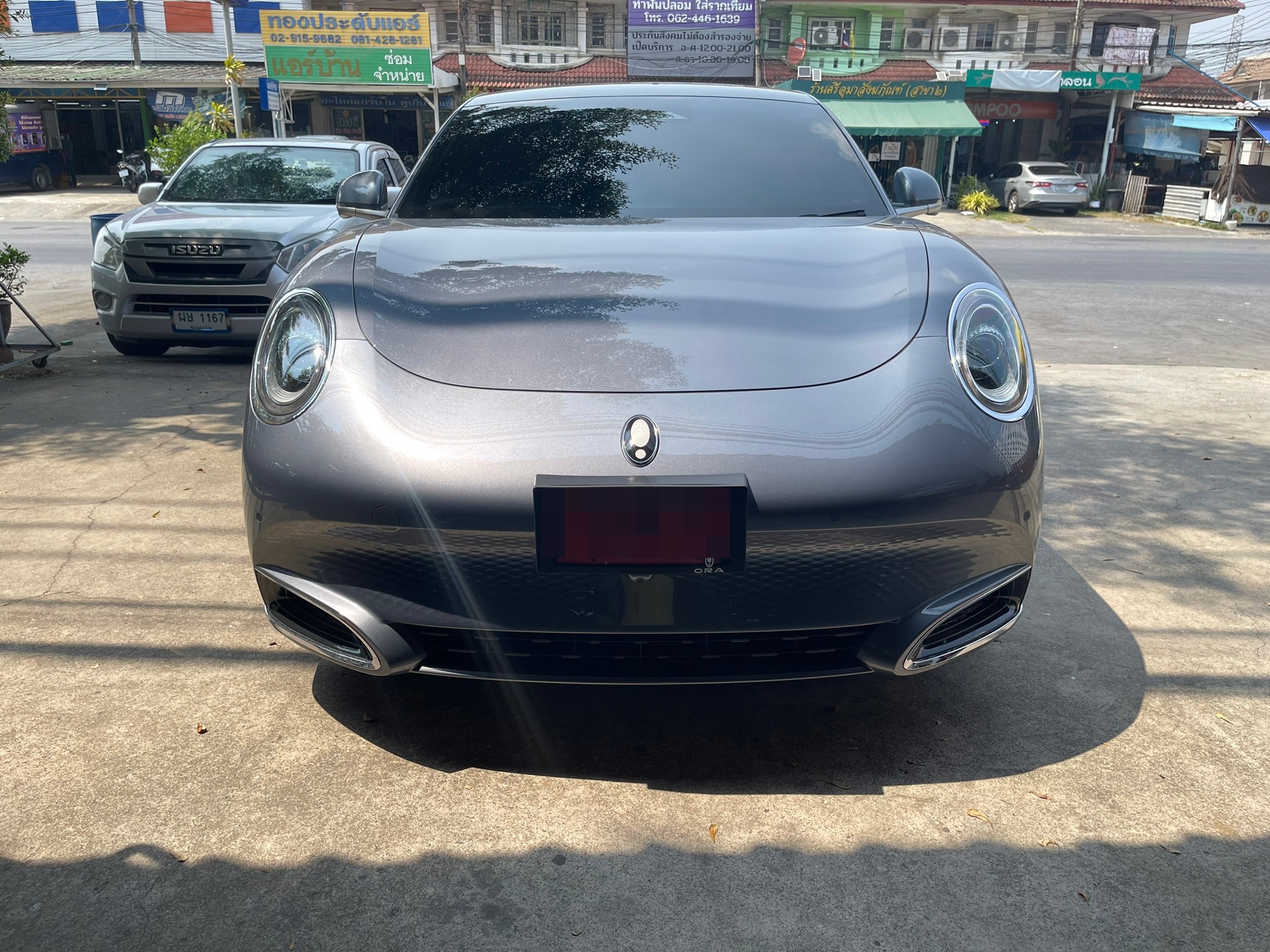 พรมรถ Ora 07 ปูพรมVVIP สีดำด้ายทอง เต็มคัน 6 ชิ้น