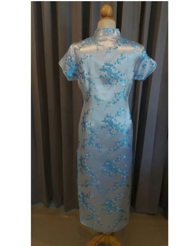 พร้อมส่ง กี่เพ้า สีฟ้า ลายดอกบ๊วย Cherry Blossom ผ้าไหมจีน กุ๊นขอบ ตัดเย็บอย่างดี (S,L,4XL,6XL)