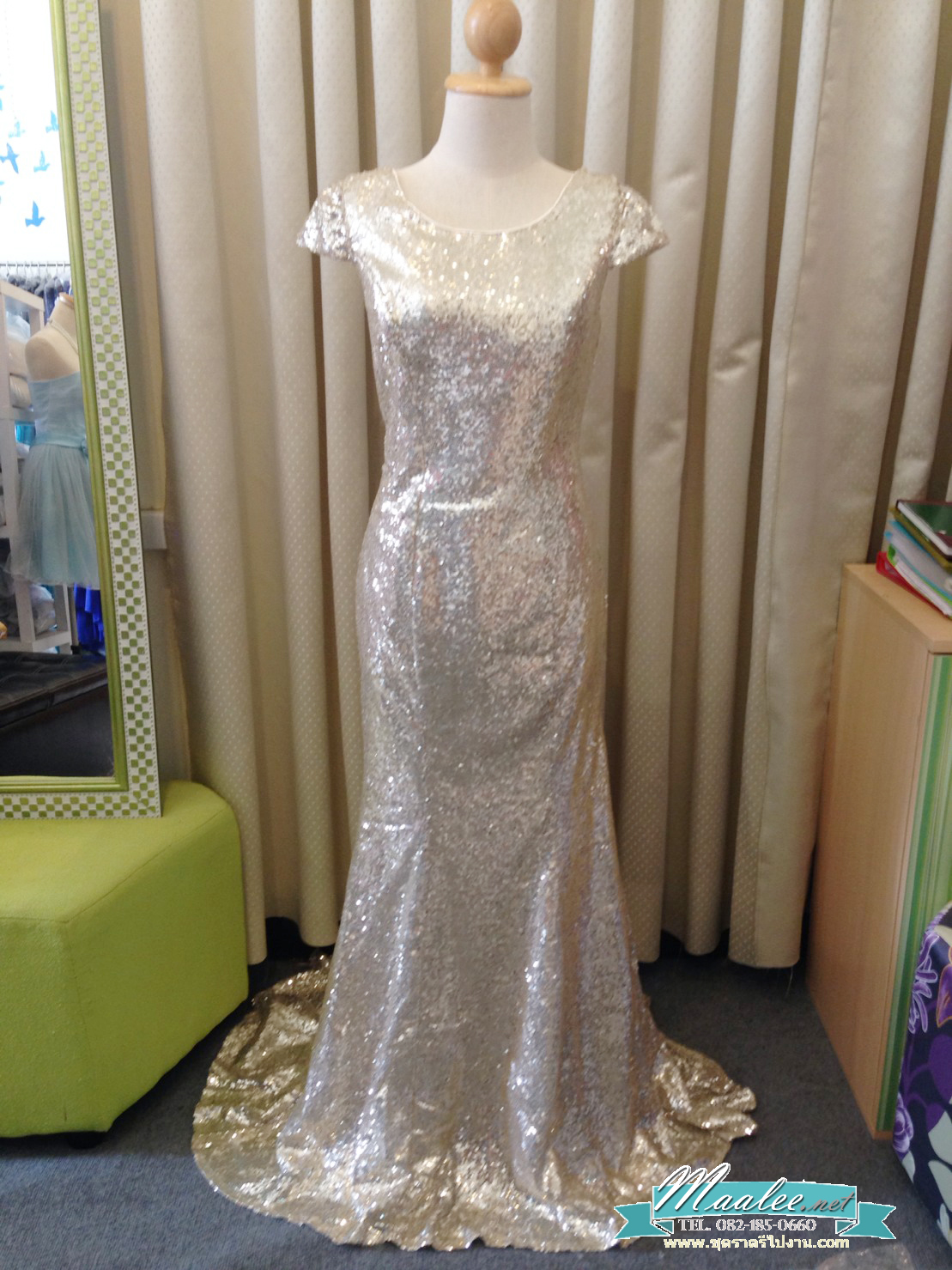 พร้อมส่ง ชุดราตรียาว แบบแขนสั้น ผ้าหลัง สีเทา เนื้อผ้าแต่งเลื่อมทั้งตัว ทรงหางปลา