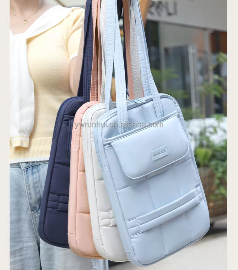 กระเป๋าโน๊ตบุ๊ค รุ่น RH2553 ขนาด ก.26*ส36.5*ก้น2ซม.